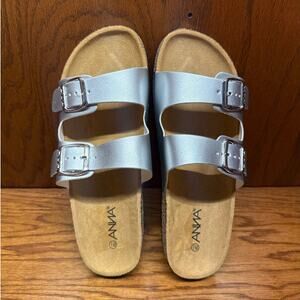 Anna Sandal Silver 8.5 Woman